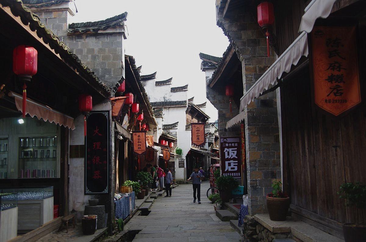 蓝月壳、六个核弹、脑残酸菜，“李鬼”现象何时休?游戏画面